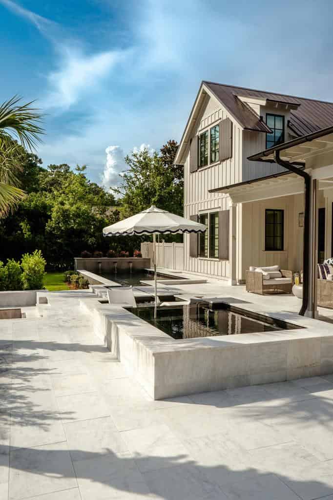 Clear blue spa and pool water in a Bluffton backyard on a sunny afternoon
