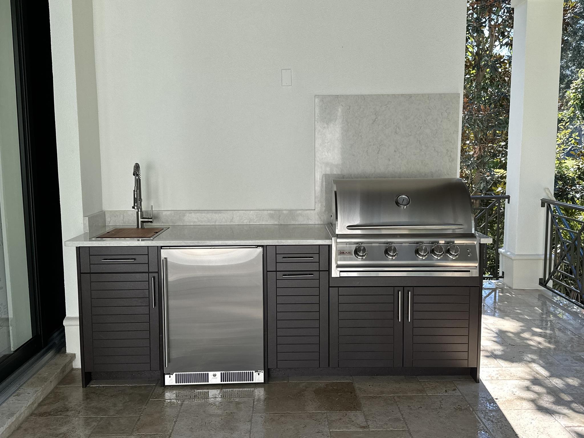 Outdoor kitchen grill and cabinetry
