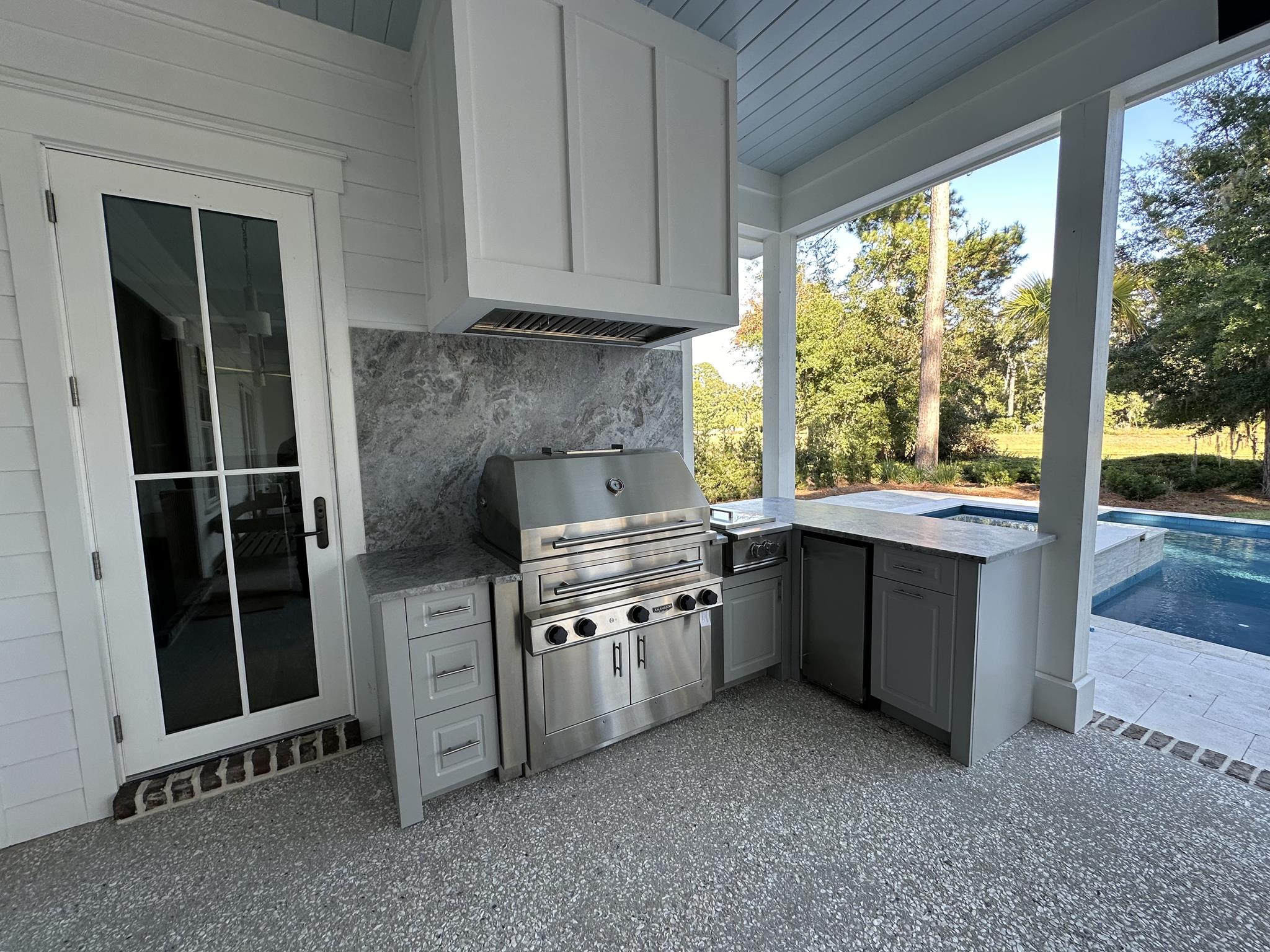 Outdoor kitchen bar seating